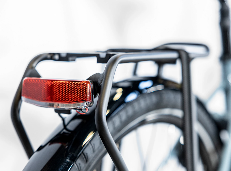 Trek District+ 3 Lowstep 500wh Electric Hybrid Bike 2023 in Battleship Blue-2